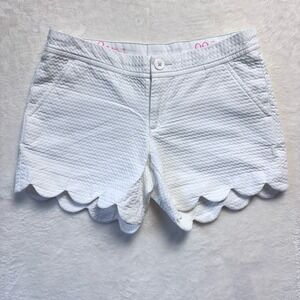 Lilly Pulitzer Shorts Woman Sz 00 White Buttercup Scalloped Hem Seersucker Beach